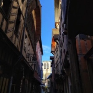 Troyes en un week-end avec @mai_lv : une belle découverte hivernale de la culture champenoise, big up au très riche Musée d'art moderne, installé dans l'ancien palais épiscopal, situé à côté de la cathédrale 😎.#troyes